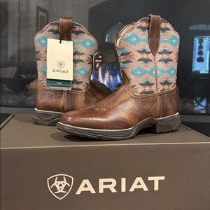 Ariat Anthem Shortie Savanna Dry Taupe/Turquoise Aztec,Anthem Outsole,4LR